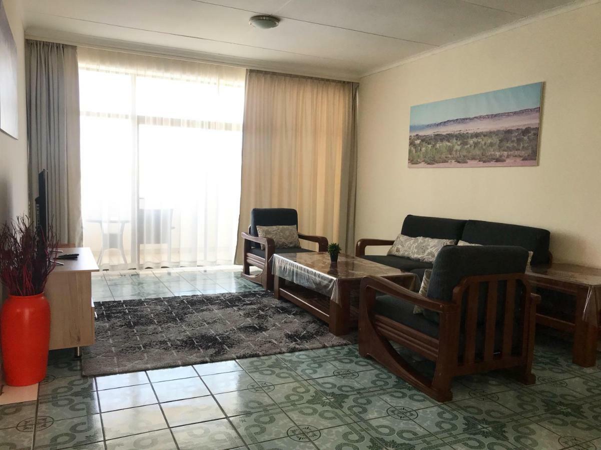 Home Inn Self-Catering Windhoek Buitenkant foto